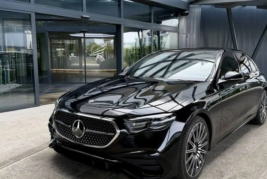 Berline avec chauffeur propos&eacute;e par Ultravalet pour un trajet priv&eacute; ou professionnel &agrave; Paris
